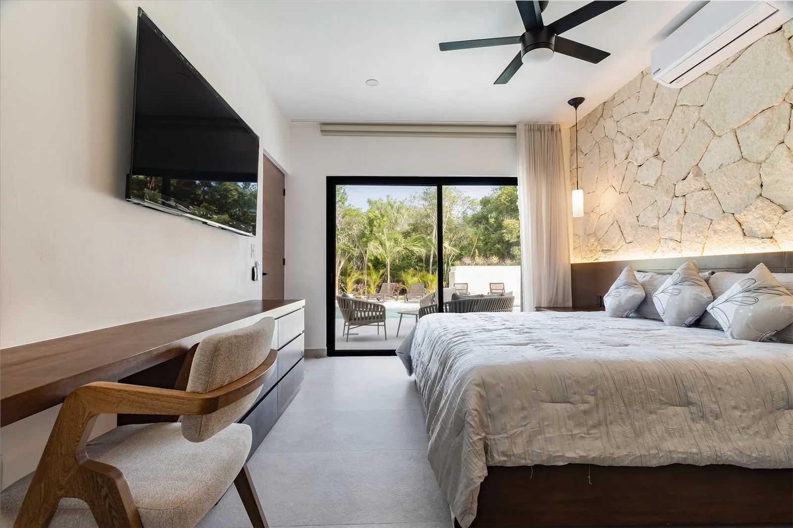 King bedroom suite at Casa Arroyo Blanco