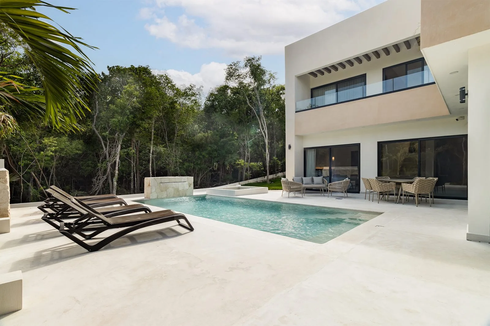 Casa Arroyo Blanco's private pool, sunken spa and waterfall by day